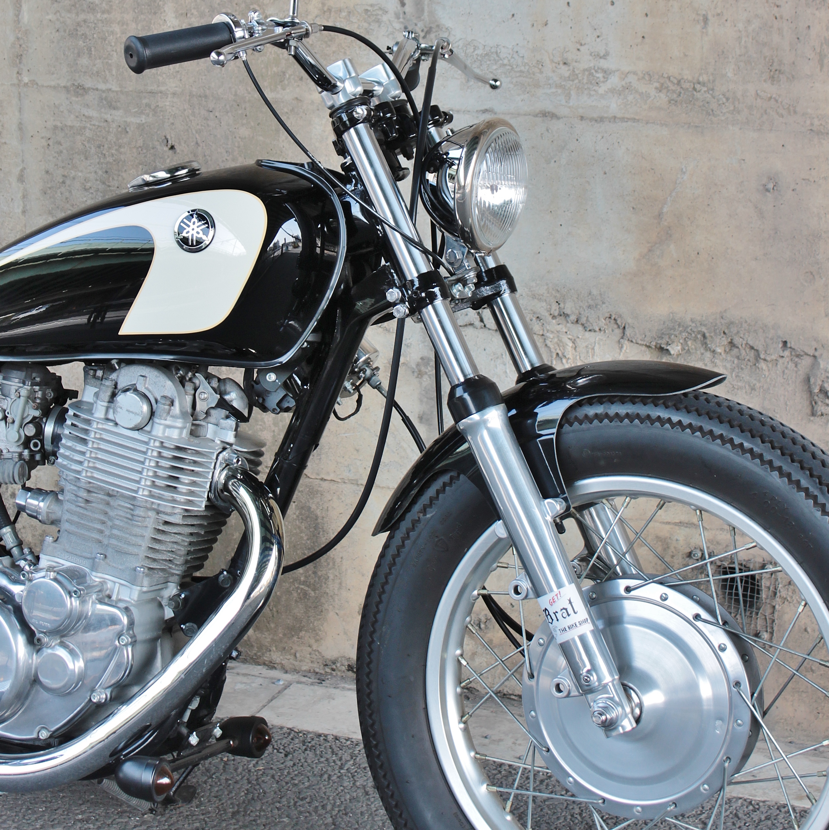 SR400/500 ブラットスタイル製 アップフロントフェンダー VMX