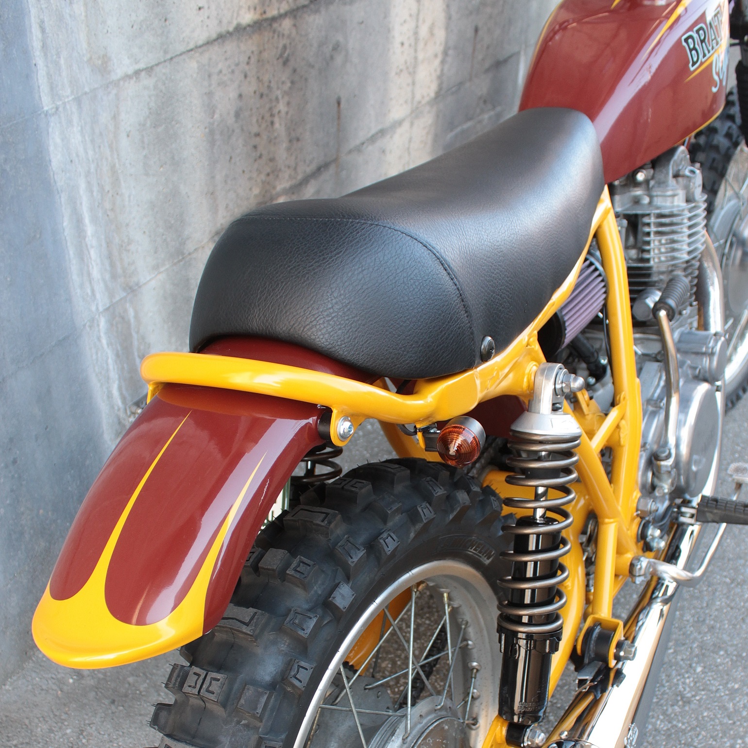 SR400用　VMXシート　bratstyle SR400用 VMXシート bratstyle 95 YAMAHA SR400 VMX | BRATSTYLE